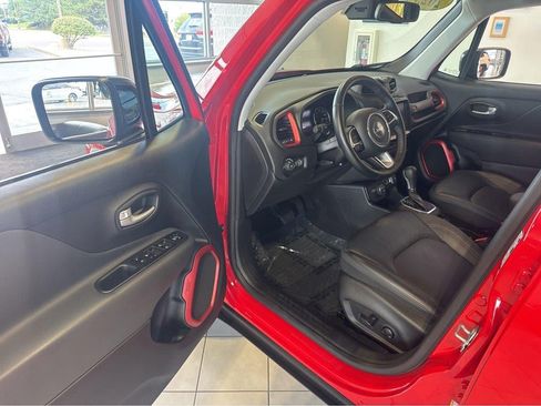 Used 2023 Jeep Renegade Trailhawk w/ Trailhawk Elite Group AWD/4WD image 17