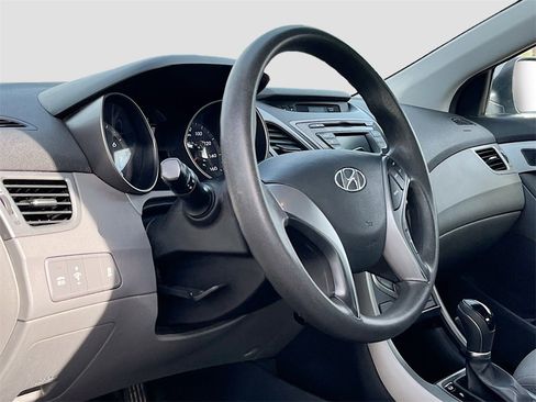 Used 2016 Hyundai Elantra SE image 9
