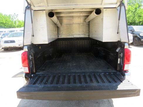 Used 2017 Toyota Tacoma SR5 w/ Tow Package image 25