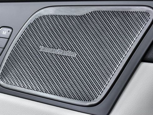 Certified 2023 Volvo XC60 B5 Ultimate w/ Protection Package Premier image 9