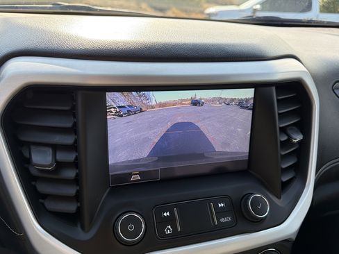 Used 2023 GMC Acadia SLT image 31