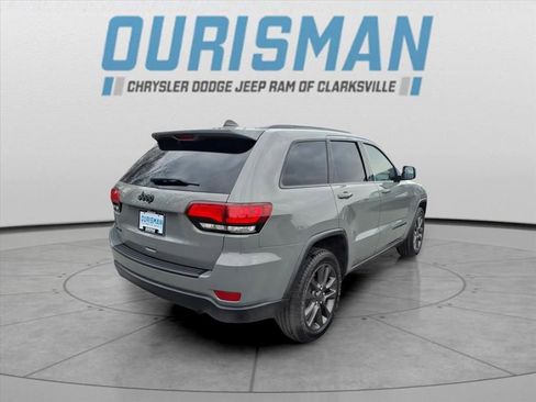 Used 2019 Jeep Grand Cherokee Laredo image 3