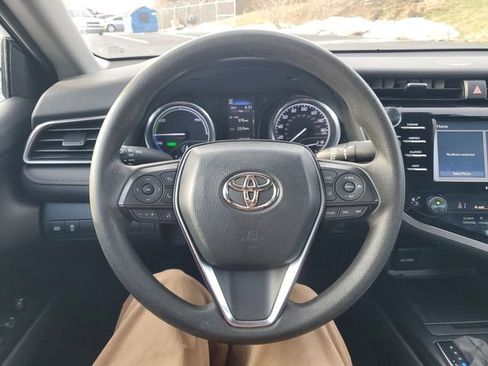 Used 2020 Toyota Camry LE image 31