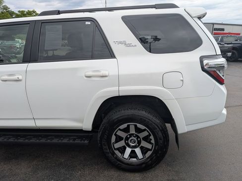 Certified 2023 Toyota 4Runner TRD Off-Road Premium w/ Moonroof Package AWD/4WD image 4