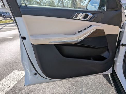 Used 2021 BMW X5 xDrive40i w/ Convenience Package image 12