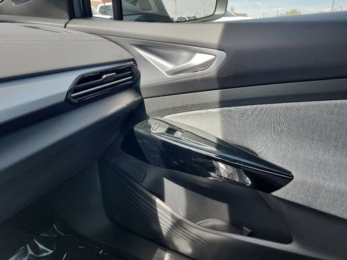 Used 2025 Volkswagen ID.4 Pro image 30