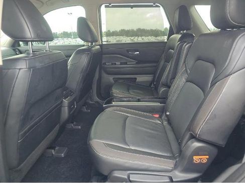 Used 2022 Nissan Pathfinder SL w/ SL Premium Package FWD image 9