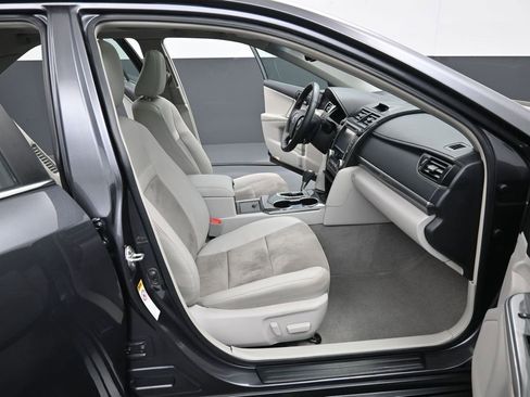 Used 2014 Toyota Camry XLE w/ Leather Package FWD image 34