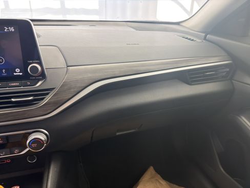 Used 2025 Nissan Altima 2.5 SV image 11