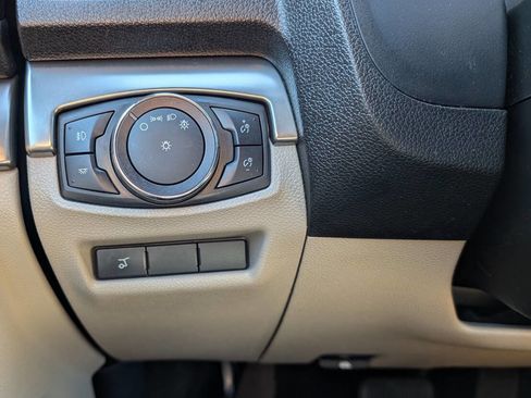Used 2018 Ford Explorer XLT w/ Equipment Group 202A AWD/4WD image 18