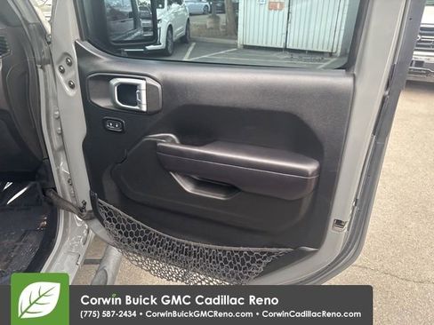 Used 2018 Jeep Wrangler Unlimited Sport S AWD/4WD image 32