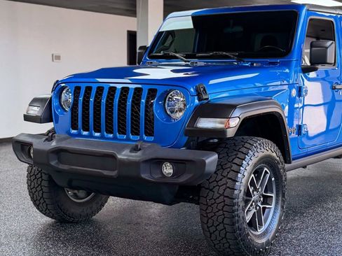 Used 2020 Jeep Gladiator Sport w/ Quick Order Package 24S AWD/4WD image 3