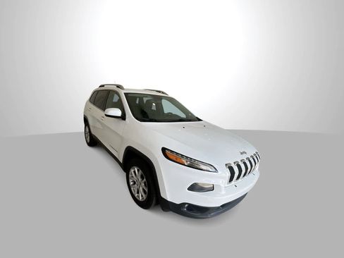 Used 2016 Jeep Cherokee Latitude AWD/4WD image 2