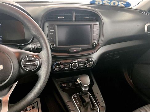 Used 2025 Kia Soul LX FWD image 9