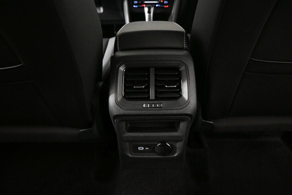 Used 2023 Volkswagen Tiguan SE FWD image 35