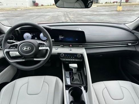 New 2025 Hyundai Elantra Limited FWD image 11