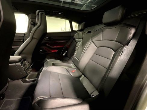 Used 2022 Porsche Taycan 4 Cross Turismo image 32