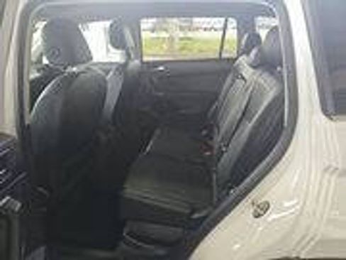 Used 2020 Volkswagen Tiguan SE w/ Panoramic Sunroof Package AWD/4WD image 13