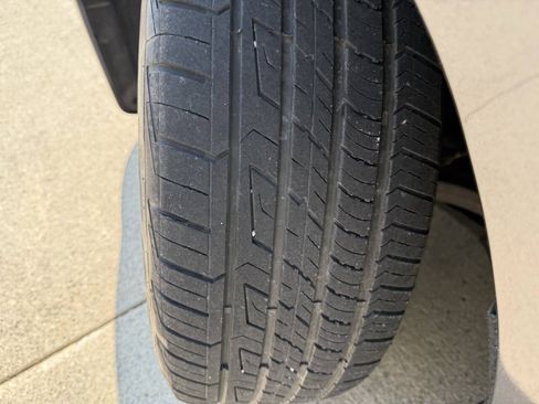 Used 2017 Chrysler Pacifica Touring-L w/ Tire & Wheel Group FWD image 16