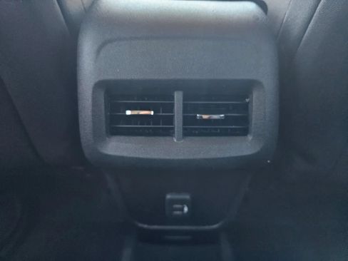 Used 2020 Chevrolet Equinox LT FWD image 18