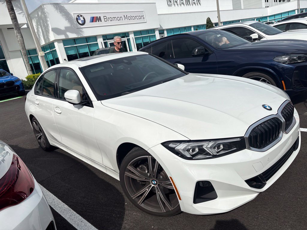 Used 2023 BMW 330i Sedan w/ Driving Assistance Package RWD image 9