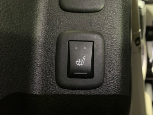 Used 2014 Chrysler Town & Country Touring-L image 24