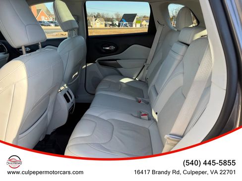Used 2019 Jeep Cherokee Limited w/ Technology Group image 10
