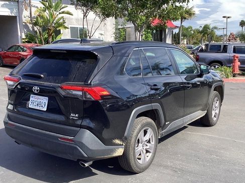 Used 2025 Toyota RAV4 XLE image 2