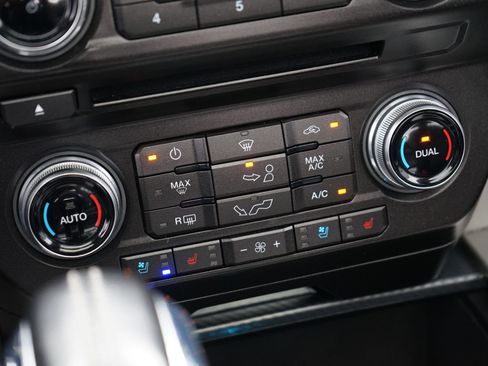Used 2018 Ford F150 Lariat w/ Equipment Group 502A Luxury AWD/4WD image 22