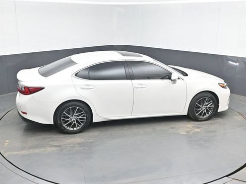 Used 2017 Lexus ES 350 w/ Luxury Package FWD image 37