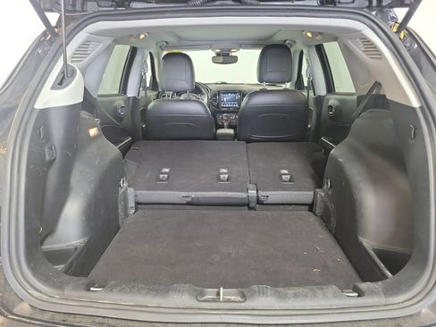 Used 2018 Jeep Compass Latitude w/ Popular Equipment Group FWD image 27