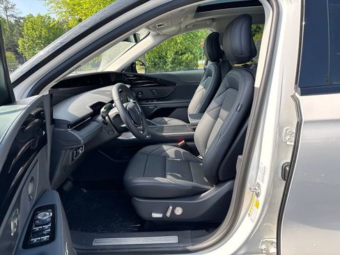 New 2026 Lincoln Nautilus Reserve w/ Jet Appearance Package AWD/4WD image 10