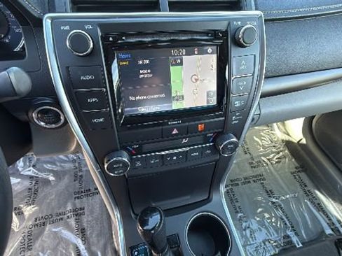 Used 2016 Toyota Camry XLE w/ Moonroof Package FWD image 15