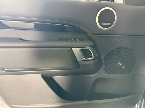 Certified 2025 Land Rover Discovery S image 14