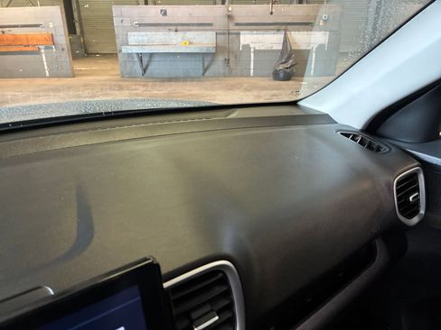 Used 2025 Hyundai Venue SEL FWD image 36