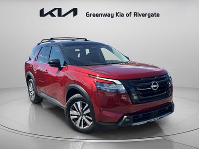 Used 2023 Nissan Pathfinder SL w/ Black Appearance Package