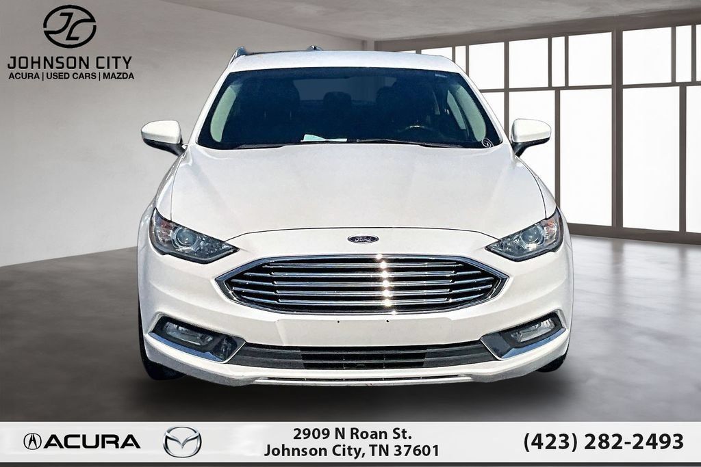 Used 2017 Ford Fusion SE w/ Equipment Group 201A FWD image 3