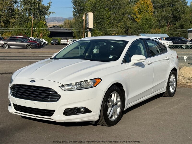 Used 2015 Ford Fusion SE w/ Equipment Group 202A FWD image 3