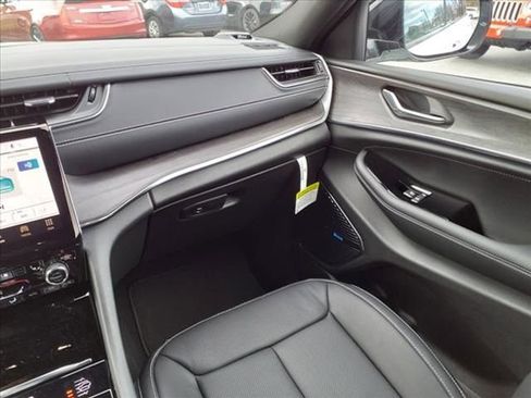 New 2023 Jeep Grand Cherokee Overland image 16