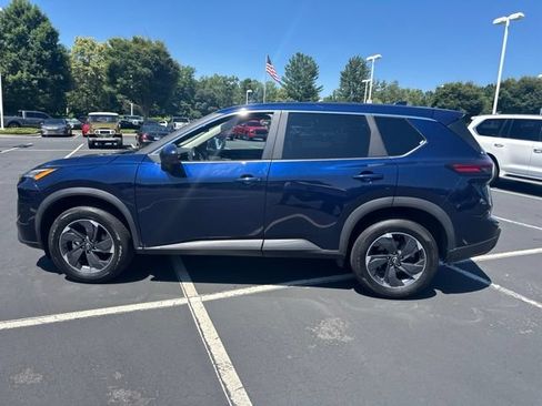 Used 2025 Nissan Rogue SV FWD image 8