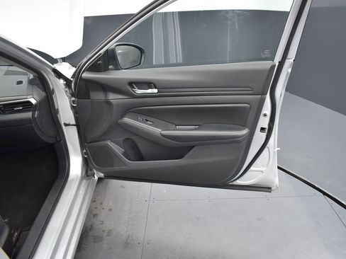 Used 2024 Nissan Altima 2.5 SV image 7