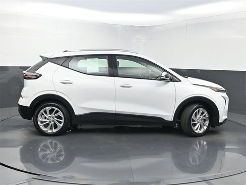 Used 2023 Chevrolet Bolt EUV LT image 41