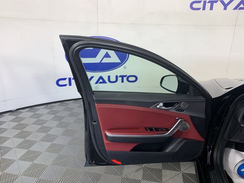 Used 2018 Kia Stinger GT2 AWD/4WD image 12