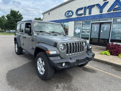 Used 2022 Jeep Wrangler Unlimited Sport AWD/4WD image 2
