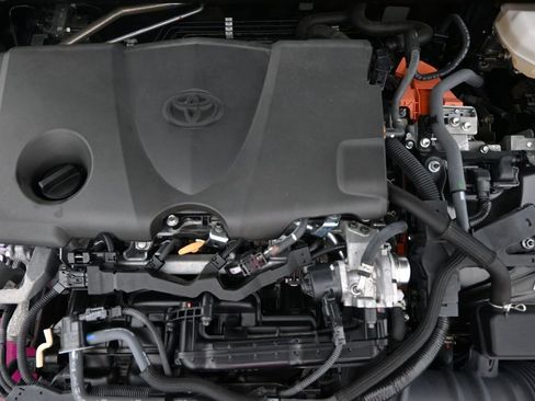 Used 2025 Toyota Camry LE image 43