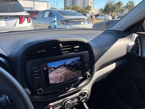 Used 2025 Kia Soul LX w/ LX Technology Package image 20