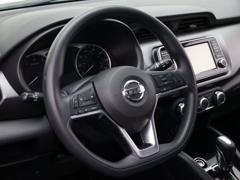 Used 2019 Nissan Kicks S FWD image 10