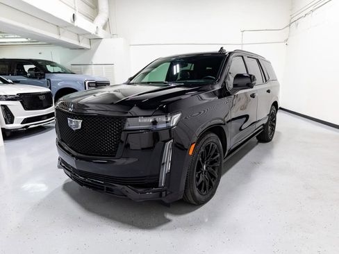 Used 2023 Cadillac Escalade Sport Platinum w/ LPO, ONYX Package image 2