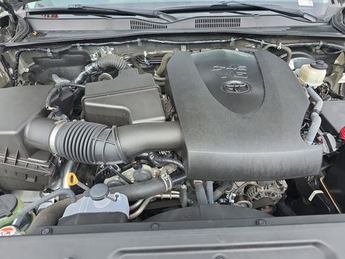 Used 2022 Toyota Tacoma SR5 w/ Technology Package RWD image 32