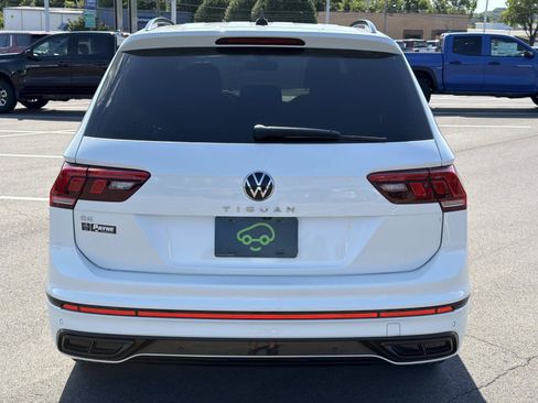 Used 2022 Volkswagen Tiguan SE R-Line FWD image 6